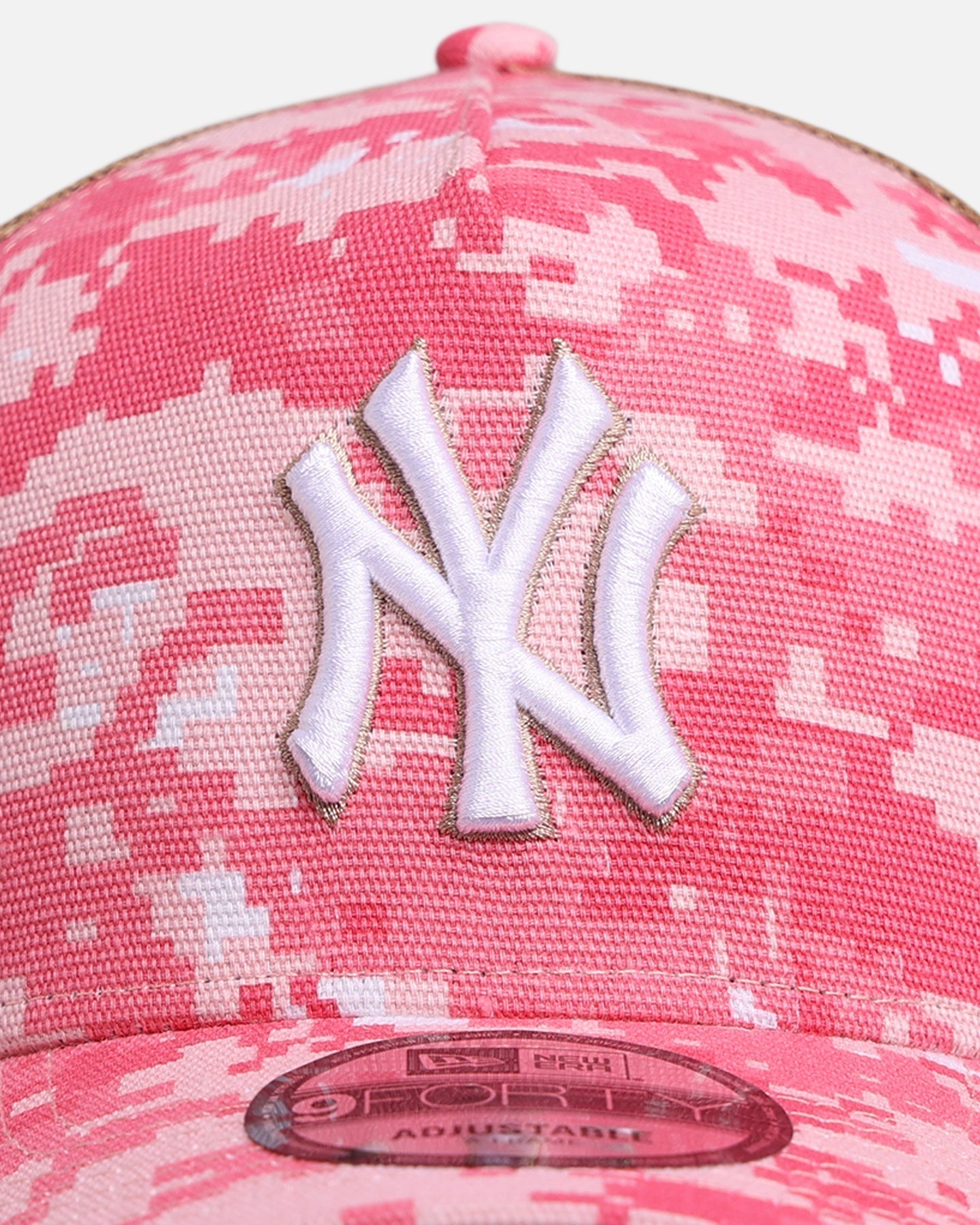 New Era New York Yankees 'Digi Camo' 9FORTY A-Frame Trucker Snapback Pink/White